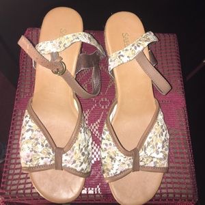 Sahara flora wedged sandal